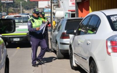 Sancionan a propietarios de talleres y negocios por utilizar calles en Quetzaltenango como zonas de reparación