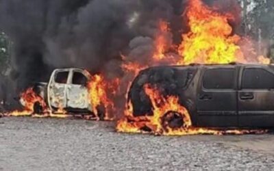 Pobladores incendian vehículos de PNC y MP en Escuintla