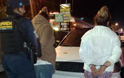 Persecución en la ruta al Atlántico termina con la captura de dos mujeres que ocultaban Q210 mil en un vehículo