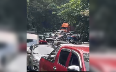 Ruta hacia la Costa Sur colapsada a la altura de El Palmar, Quetzaltenango