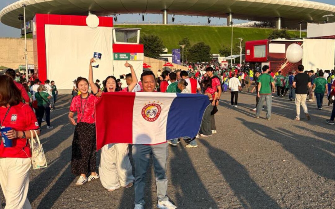 Quetzalteco vive el Mundial en México con la bandera de Xelajú MC