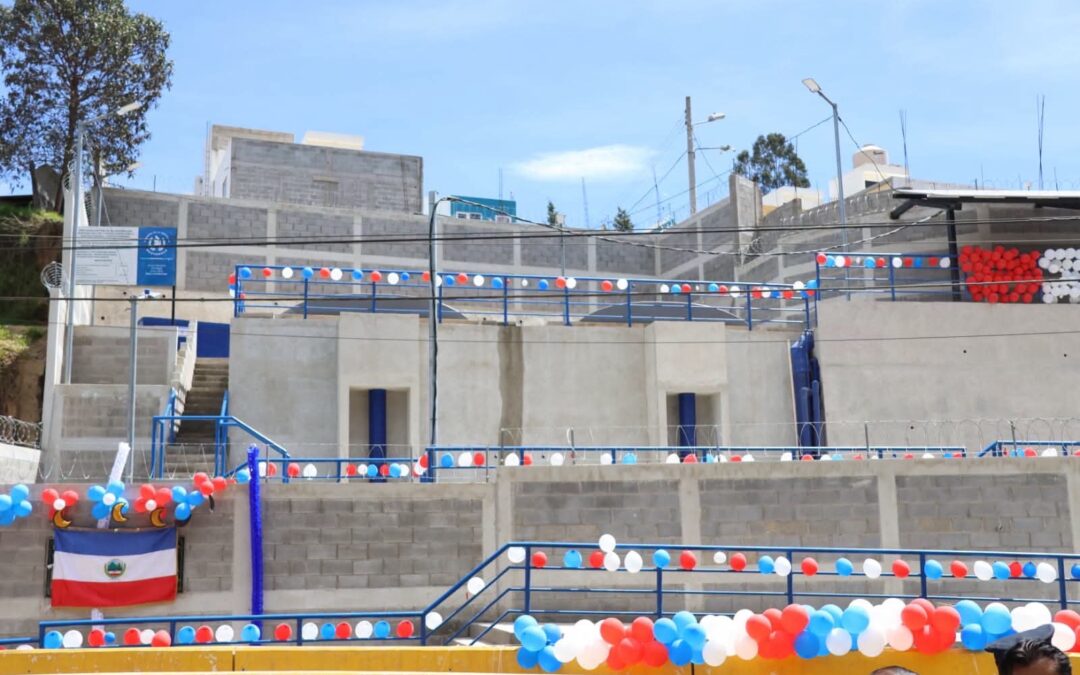 Oficializan entrega de proyecto de alcantarillado en Cantón Chitux, zona 9.
