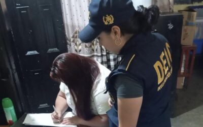 Extorsionista recluida en Xela es notificada de un nuevo proceso penal.