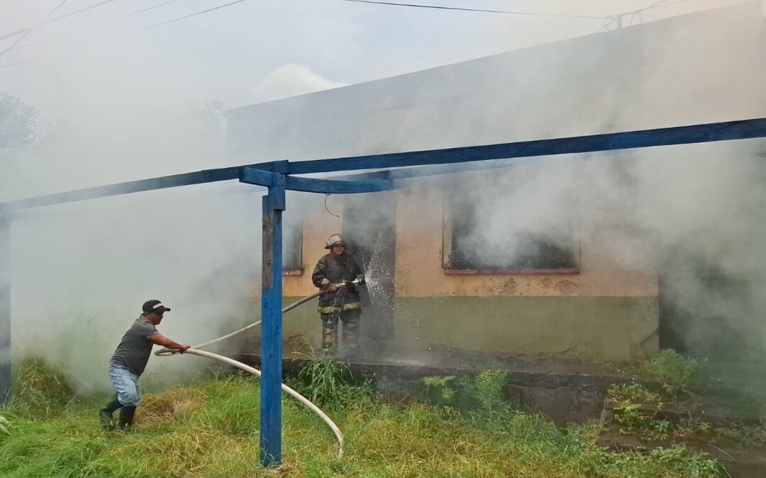 Reportan incendio en vivienda de Retalhuleu.