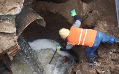 DMDA realiza mantenimiento correctivo en colector de drenaje en 4ta calle y 20 avenida, zona 1.
