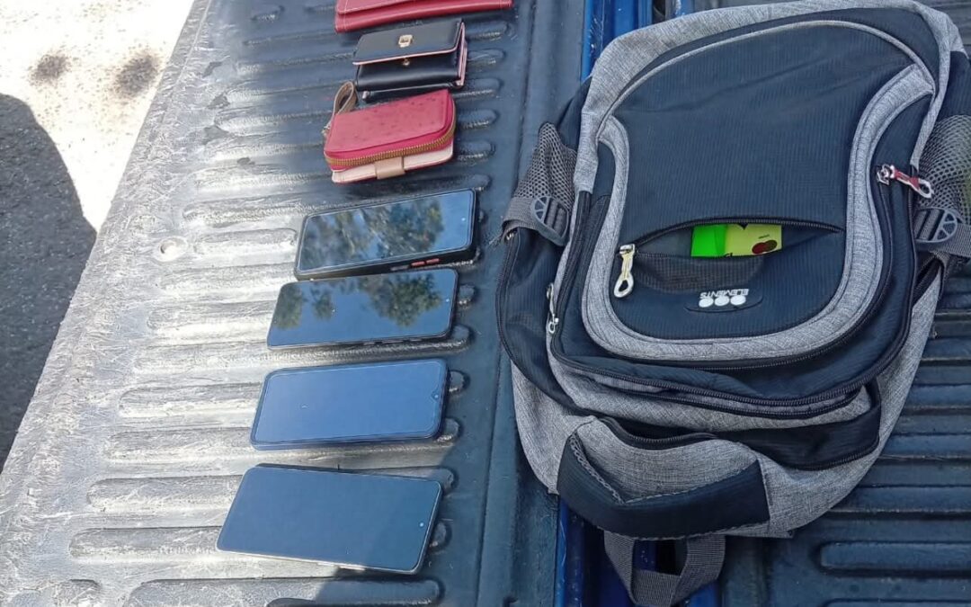 Detienen a un adulto y dos adolescentes por robo en bus