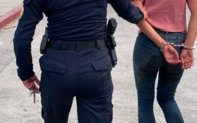 PNC captura a mujer por abandonar a su hija de 5 meses a orilla de río