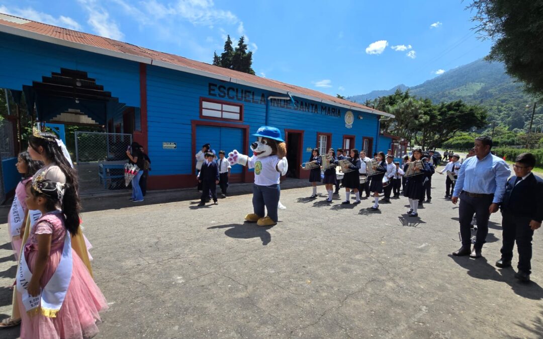 Escuela del INDE en Zunil celebra 70 años de fundación y servicio educativo