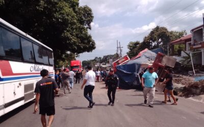 Triple colisión en aldea El Xab, El Asintal, Retalhuleu