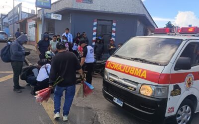Accidente de tránsito en la zona 1 de Quetzaltenango deja personas lesionadas y daños materiales