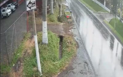 Cámara graba derrape de motorista en Retalhuleu