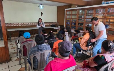 Entregan kits de útiles escolares a alumnos de programas municipales