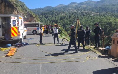 Accidente de tránsito en Chiantla, Huehuetenango, deja un hombre fallecido tras caer a un barranco.