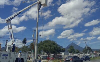 Restauran iluminación en el periférico de Quetzaltenango.