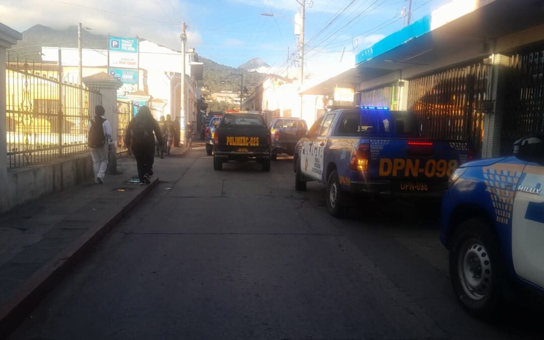 Implementan cierres viales en zona 1 de Xela por diligencias en el Centro Preventivo para Varones.