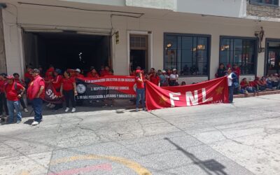 Sector Salud del FNL se manifiesta frente a Gobernación de Quetzaltenango.