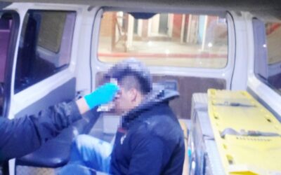 Motociclista es atendido tras caída en calle Rodolfo Robles, zona 3
