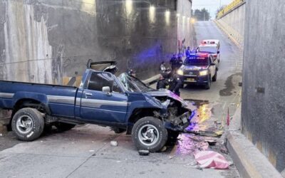 Accidente de tránsito en paso a desnivel de avenida Las Américas, zona 3.