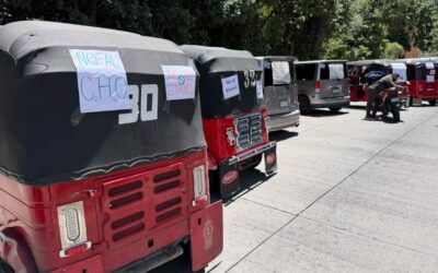 Transportistas bloquean ruta hacia Quiché en rechazo al etanol en los combustibles.