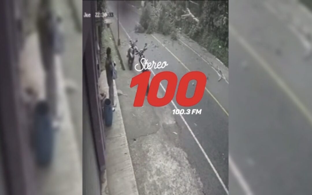 Impactante momento: rayo cae sobre árboles en el caserío Samalá 1, San Sebastián, Retalhuleu.