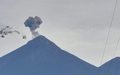 Volcán de Fuego registra entre 8 y 10 explosiones por hora.