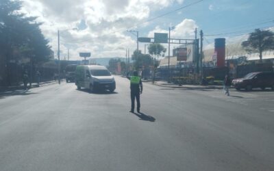Regulan el tránsito en zona 3 de Quetzaltenango por falla en semáforos y corte de energía.