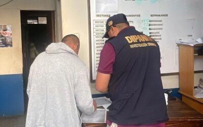 Notifican nueva orden de captura a reo en cárcel de Cantel por asesinato y violación.