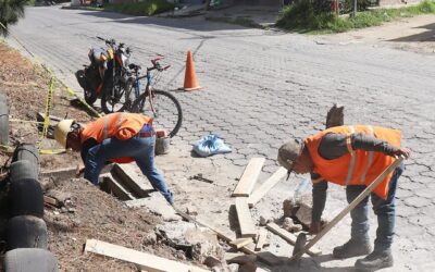 Brindan mantenimiento en tragantes en la zona 8 de Xela