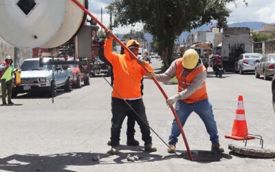 Aceite y desechos obstruyen drenaje en la zona 3 de Quetzaltenango