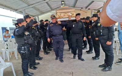 PNC rinde honras fúnebres a elementos fallecidos en cumplimiento del deber