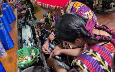 Candidatas a Umial Tinimit Re Xelajuj No’j visitan arte textil en Patzún