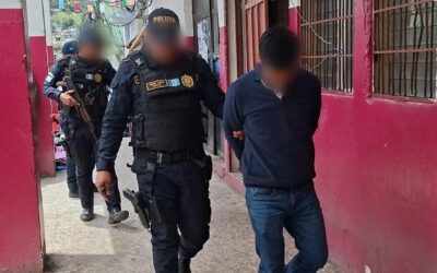 PNC captura a dos hombres que portaban armas en desfile hípico