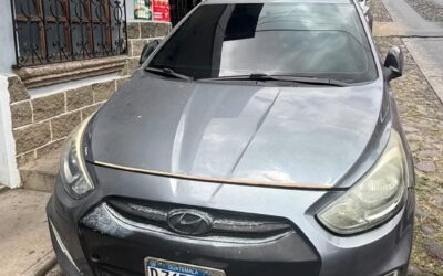 Abandonan vehículo con reporte de robo en zona 1 de Xela