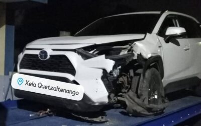 Piloto de vehículo destruye infraestructura eléctrica