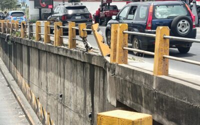 Severos daños en viaducto en Las Américas por accidentes de tránsito