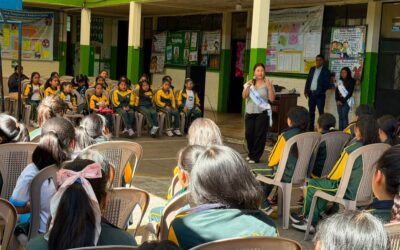 Desarrollan charla con alumnas sobre varios temas, entre ellos, comunicado con asertiva