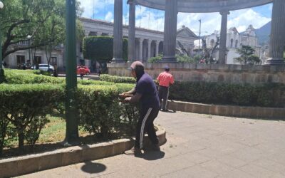 Continúan trabajos en jardines en el Parque a Centroamérica