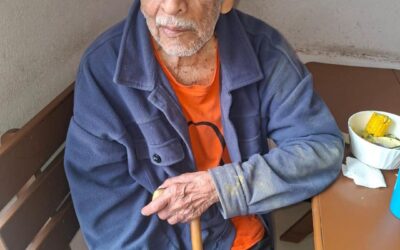 Buscan a familiares de adulto mayor