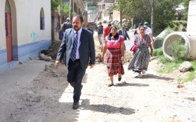Alcalde supervisa mejoramiento vial en zona 1 de Quetzaltenango.