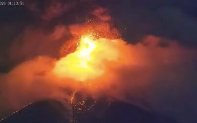 Monitorean de forma permanente la actividad del volcán de Fuego.