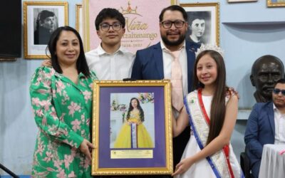 Realizan develación de la fotografía oficial de Niña Quetzaltenango 2025-2026.