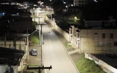 Remodelan red eléctrica entre Tierra Colorada Baja y el sector 5 de Xecaracoj en Quetzaltenango
