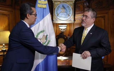 Presidente Bernardo Arévalo designa a las nuevas autoridades del Banguat y la SIB para el período 2026-2030