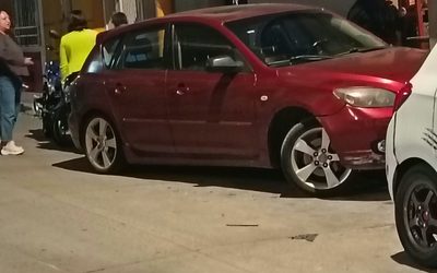 Vehículo vuelca en la zona 1 de Quetzaltenango
