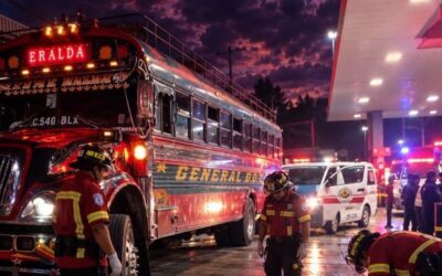 Identifican a pasajeros fallecidos tras ataque armado contra bus Esmeralda en Villa Nueva