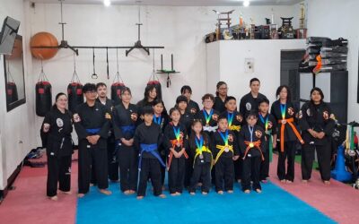 Academia de artes marciales rinde homenaje a atletas y realiza cambio de cintas en zona 1 de Xela