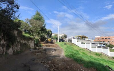Trabajos de mantenimiento vial en la 2a calle y Diagonal 1, zona 5, colonia Molina