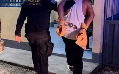 Atacó a machetazos a dos trabajadores bancarios en Petén