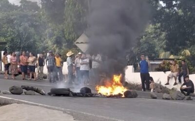 ¡Bloqueo en la CA-2! Vecinos de el Xab protestan por falta de energía eléctrica.