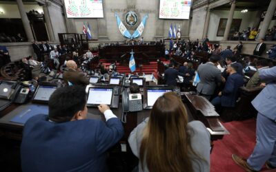 Congreso de Guatemala aprueba millonario decreto por alza al combustible